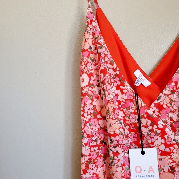 Q+A Los Angeles Floral Wrap Dress - Picture 4 of 10